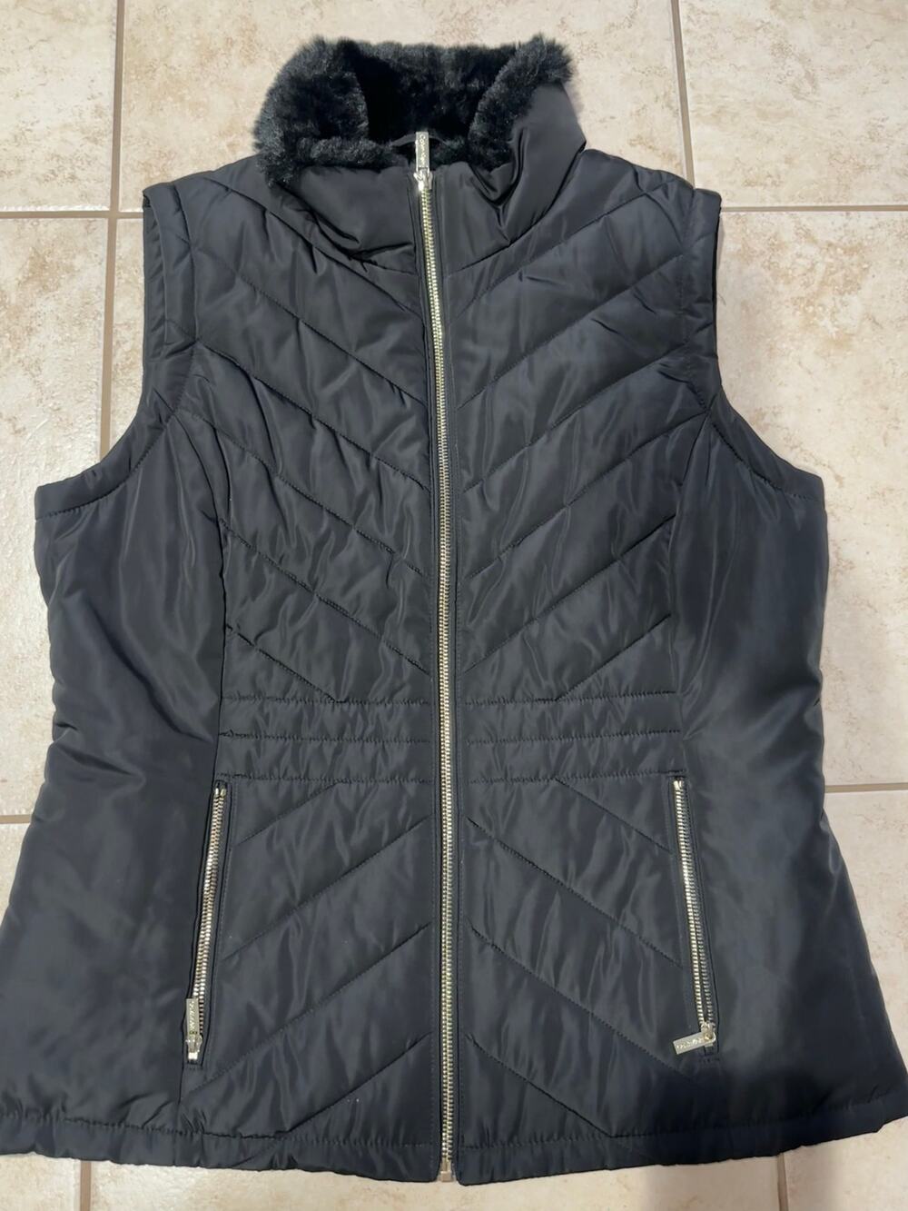 Calvin Klein Black Quilted Puffer Vest Faux Fur Collar Women’s Medium